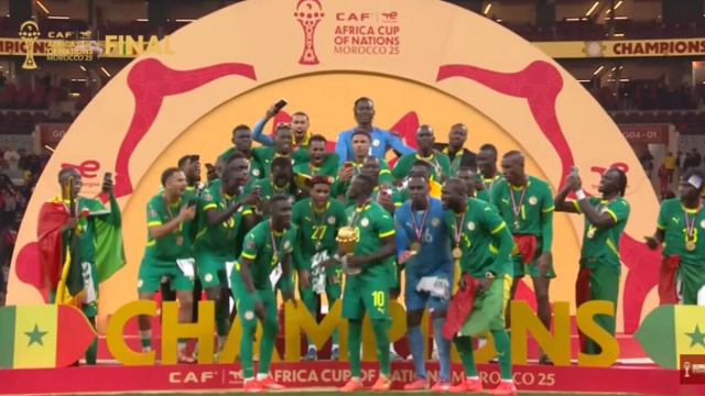 calciatori del Senegal festeggiano la Coppa d'Africa.