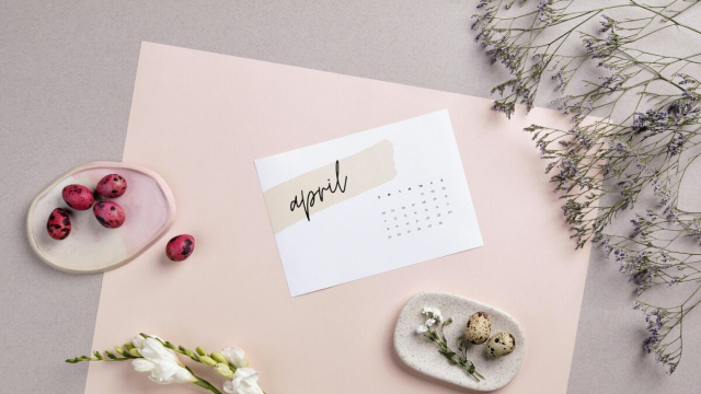 Calendario di aprile con uova- &copy;Pexels