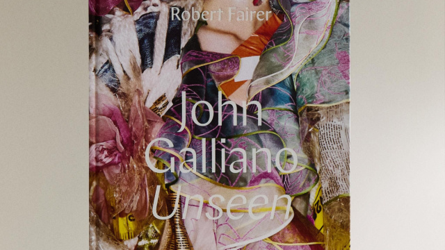LIBRO JOHN GALLIANO UNSEEN (INGLESE) - Rosa  ZARA Italia / Italy &copy; Creative Commons