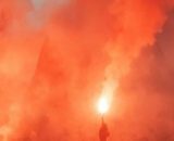 Tifosi allo stadio con fumogeni @ Immagine I.A.