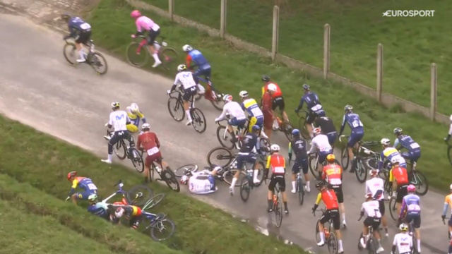 La caduta di Tim Wellens - &copy; Screenshot Eurosport