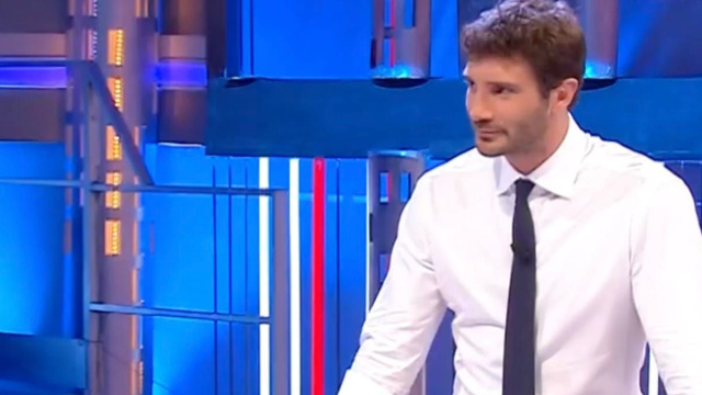 Stefano De Martino ad Affari Tuoi. raiplay.it