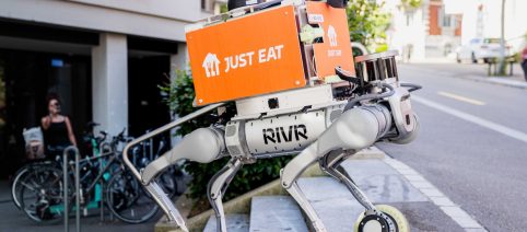 Amazon acquisisce Rivr: robot 'cane sui pattini' per le consegne a domicilio