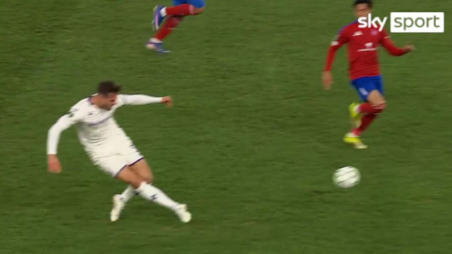 Il gol da centrocampo di Marin Pongračić (Highlights Sky Sport/Screenshot).