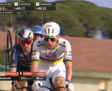 Tadej Pogacar e Tom Pidcock alla Milano Sanremo - &copy; Screenshot Eurosport