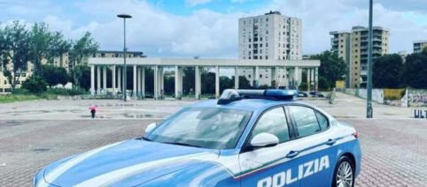 Ubriaca si mette alla guida e si schianta contro l’auto della polizia