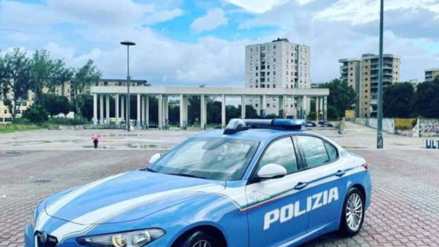 Auto della polizia foto Facebook
