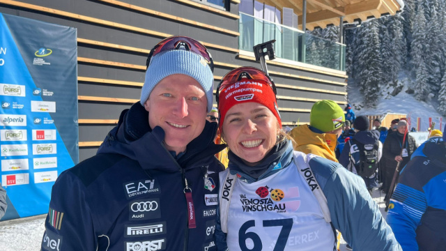 Biathlon - Lukas Hofer festeggia il successo della sua Johanna ... &copy; Creative Commons