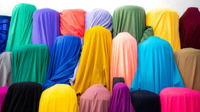 Capi in Nylon di diversi colori (Creative Commons).
