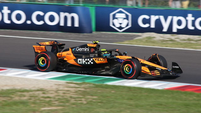 In foto Lando Norris alla guida della McLaren.