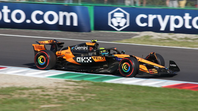 Lando Norris alla guida della McLaren.