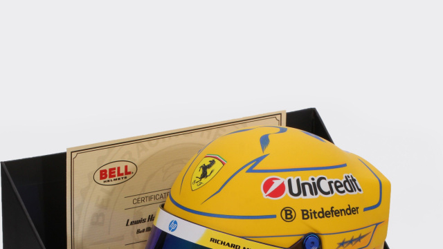 Mini casco Lewis Hamilton Miami Special Edition 2025 in scala 1:2 ... &copy; Creative Commons