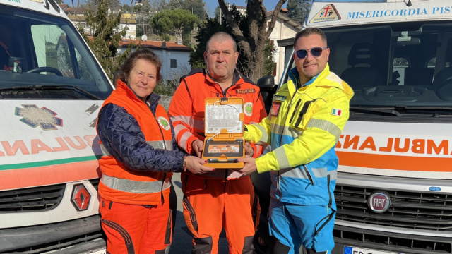 Un defibrillatore su ogni ambulanza - Fondazione CARIPT &copy; Creative Commons