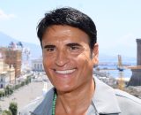 Il cantante Sal Da Vinci a un evento promozionale a Palazzo San Giacomo, Napoli.