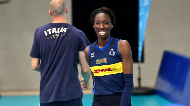 Paola Egonu portabandiera olimpica nella cerimonia di apertura ... &copy; Creative Commons