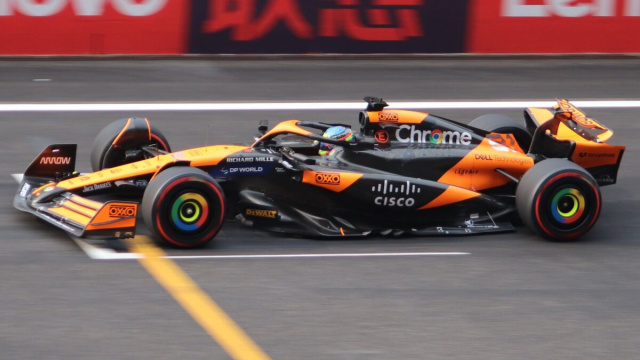 Piastri con la McLaren MCL38 al Gran Premio di Cina 2024