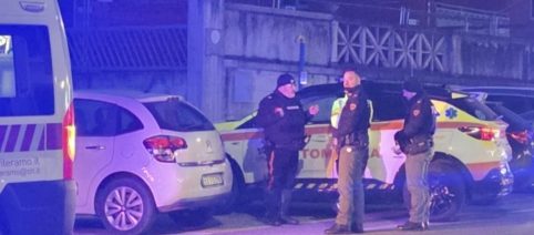 Teramo, maltratta la madre e aggredisce soccorritori: denunciato