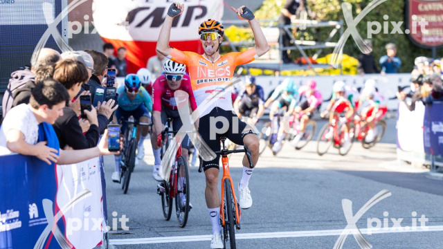 Coppi&Bartali: a Barolo Axel Laurance fa la linguaccia! - Ciclismo Web &copy; Creative Commons