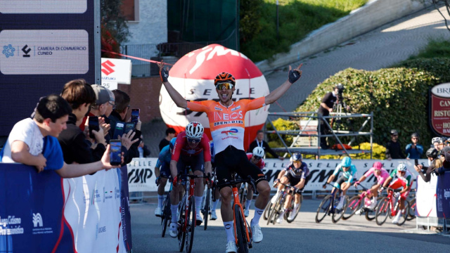 Settimana Coppi e Bartali: Axel Laurance vince a Barolo e indossa ... &copy; Creative Commons