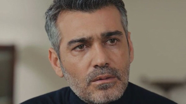 In foto Sarp nella soap &copy; Mediaset