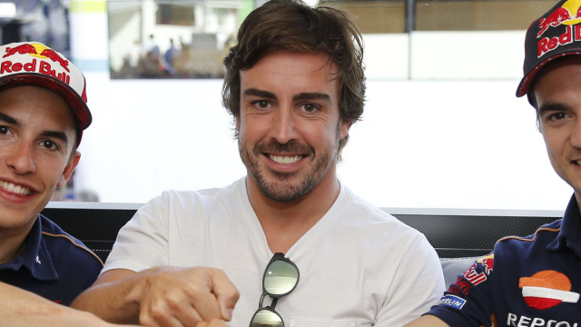 File:Marc M&aacute;rquez y Dani Pedrosa con Fernando Alonso.jpg - Wikipedia &copy; Creative Commons