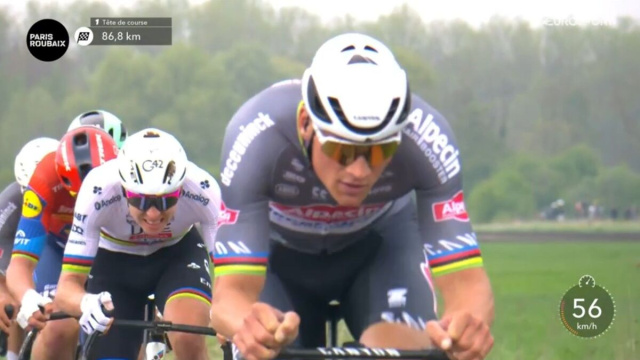 Mathieu Van der Poel e Pogacar alla Roubaix - &copy; Screenshot Eurosport