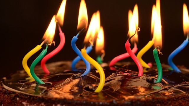 Delle candeline accese (&copy;pixabay.com)