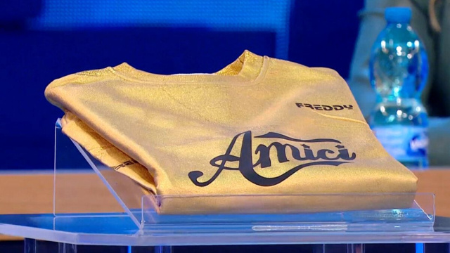 La maglia del serale di Amici &copy; Canale 5.