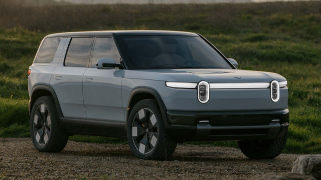 A voi il Rivian R2, il SUV elettrico che sfida la Tesla Model Y &copy; Creative Commons