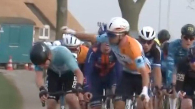 Il pugno di Kiaan Watts - &copy; Screenshot Sporza