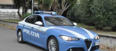 Tenta di rapire un bambino davanti a un supermercato: 32enne arrestato