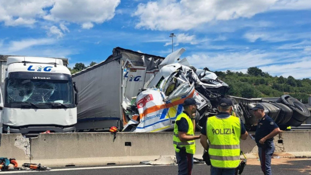 Incidente autostrada A1 oggi, camion travolge mezzi in coda: 3 ... &copy; Creative Commons