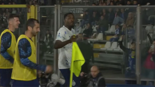 Marcus Thuram esulta per il 2-2 (screenshot Serie A).