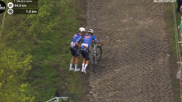 Mathieu Van der Poel nella Foresta di Arenberg - &copy; Screenshot Eurosport