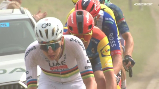 Tadej Pogacar alla Parigi Roubaix - &copy; Screenshot Eurosport