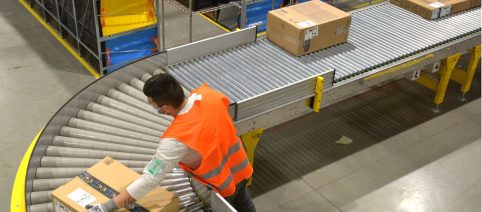 Morte in magazzino Amazon in Oregon: nuove polemiche sulla sicurezza
