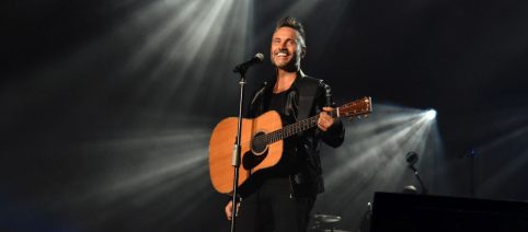 Pierdavide Carone lancia 'Mentirsi pur di amarsi (un altro po')' il 17 aprile