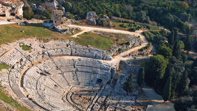 Teatro greco di Siracusa - Wikipedia &copy; Creative Commons