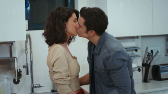 Yigit e Lila di Forbidden Fruit &copy; Mediaset.