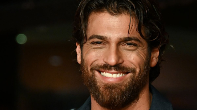 Can Yaman ritratto sui profili social