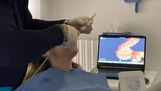Studio Dentistico Dott. Michele Lamberti Dottore in Odontoiatria e ... &copy; Creative Commons