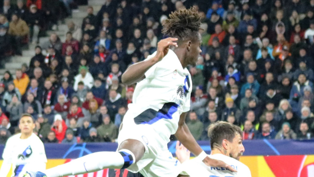 Bisseck in una partita di Champions League contro il Salisburgo nel 2023