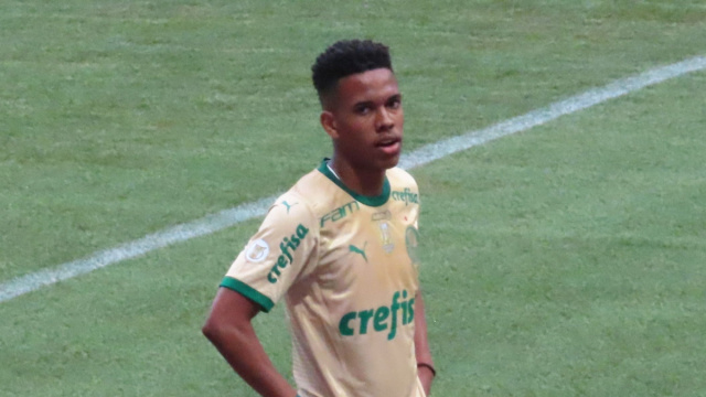 File:Estevao-Palmeiras-Criciuma-sep24-6.jpg - Wikipedia &copy; Creative Commons