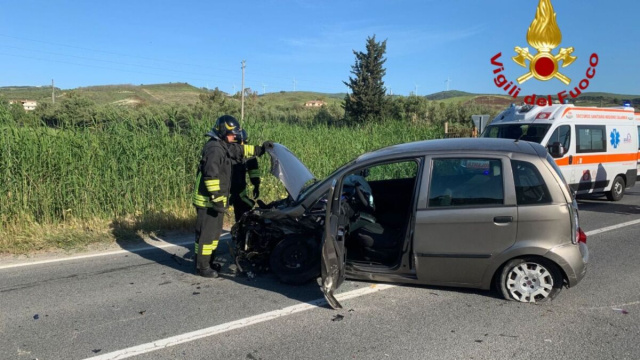 Incidente stradale a Strongoli Marina - &copy; Vigili del Fuoco