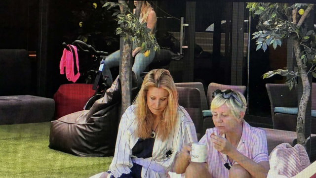 Paola Caruso, Adriana Volpe e Antonella Elia &copy;Grande Fratello Vip/Mediaset.