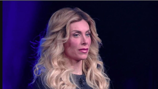 Paola Caruso al centro di una furibonda lite notturna