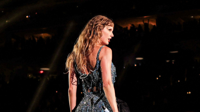 Taylor Swift al SoFi Stadium di Inglewood il 9 agosto 2023 per il The Eras Tour, ad oggi il tour mondiale dagli incassi pi&ugrave; alti di tutti i tempi
