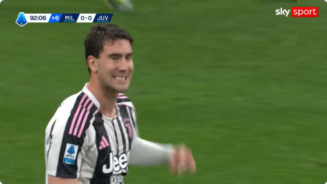 Vlahovic si rammarica dopo l'occasione finale sprecata, ma era in fuorigioco (Screenshot Sky).