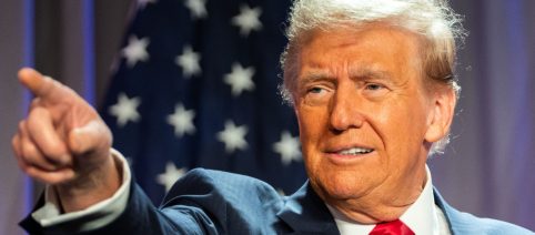 Trump critica la Nato sull'Iran: 'Re Carlo ci avrebbe aiutato'