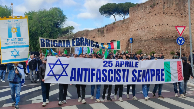 25 APRILE - Propal contestano Brigata ebraica a Roma - Moked &copy; Creative Commons